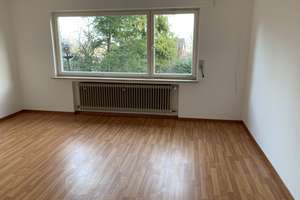 NUR FÜR STUDENTEN-/INNEN - Zimmer in 7er-WG in einem Studentenwohnheim in toller Aussichtslage – Richard-Wagner-Straße 32, 72766 Reutlingen-Mitte, Reutlingen – Vorschaubild 2