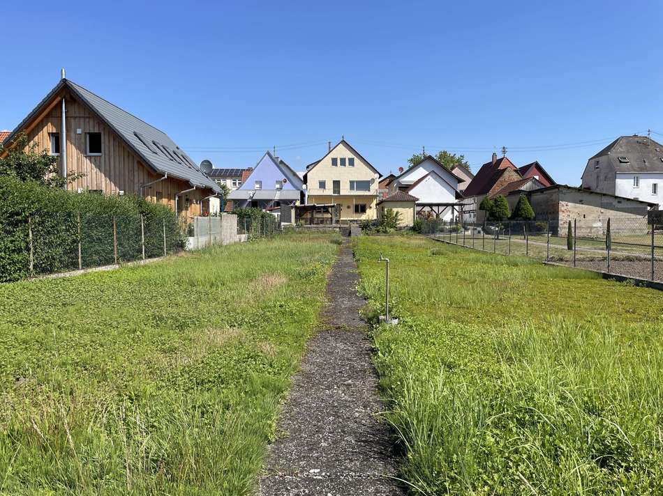 Grundstück Blick zum Haus