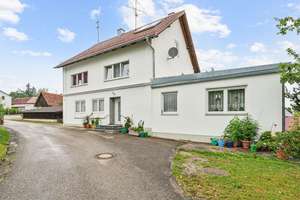 Großes, ausbaufähiges Haus mit vielfältigen Nutzungsmöglichkeiten in zentraler Lage von Scherstetten – Die vollständige Adresse der Immobilie erhältst du vom Anbieter., 86872 Scherstetten – Vorschaubild 1