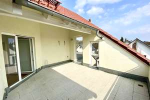 Lichtdurchflutete Maisonette-Wohnung mit großer Dachterrasse