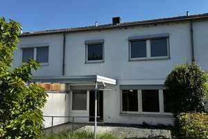 BONN-HEIDERHOF,
Reihenhaus in toller Lage, 6 Zi., ca. 130 m² WNfl, Garten, Garage Keller 282 m² Grs – Die vollständige Adresse der Immobilie erhältst du vom Anbieter., 53177 Heiderhof, Bonn – Vorschaubild 1