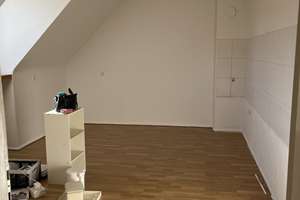 Günstige, vollständig renovierte 5-Raum-Dachgeschosswohnung in Hagen – Lange Straße 17, 58089 Wehringhausen, Hagen – Vorschaubild 2