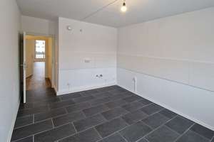 Hier ist ganz viel Platz! - 4-Zimmer-Wohnung mit Balkon, frisch renoviert - ** AB AUGUST **! – Ringstraße 197, 4209 Grünau-Mitte, Leipzig – Vorschaubild 2