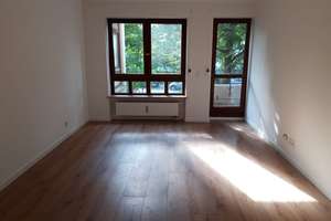 Stilvolle, neuwertige 2-Zimmer-Wohnung mit Balkon und Einbauküche in Augsburg