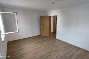 Attraktive 3-Zimmer-Wohnung mit großem Wohnbereich, Balkon & moderner Ausstattung – Herrengasse 24, 91465 Ergersheim – Vorschaubild 3