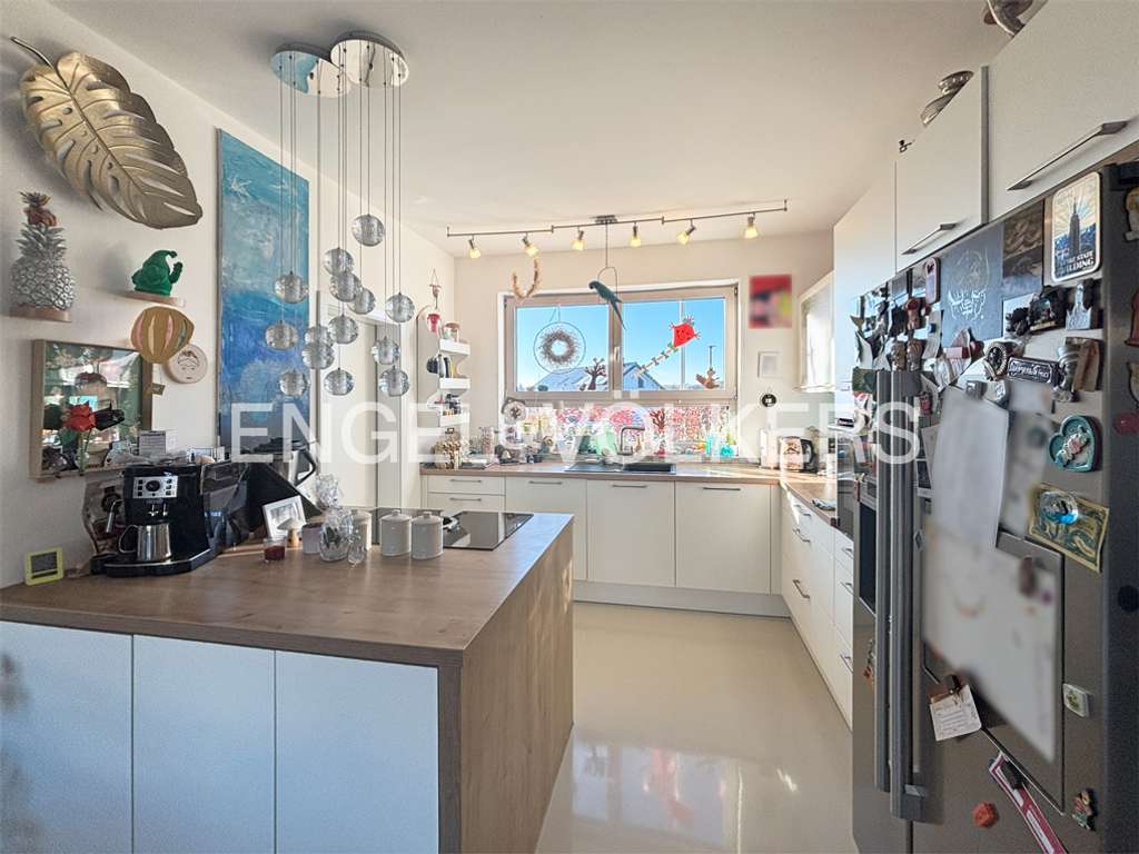 Immobilie in Pleckhausen - Großes Einfamilienhaus mit Doppelgarage in guter Lage - Bild 2