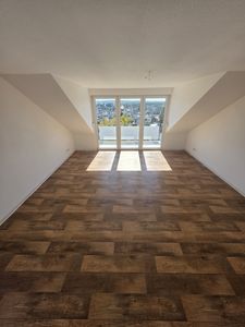 3-Zimmer-Dachgeschosswohnung mit Balkon & traumhaftem Fernblick