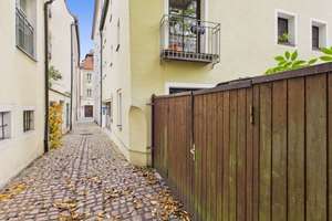 Charmante Dachgeschosswohnung in bester Altstadtlage in Regensburg zum Kauf! – Die vollständige Adresse der Immobilie erhältst du vom Anbieter., 93047 Innenstadt, Regensburg – Vorschaubild 12