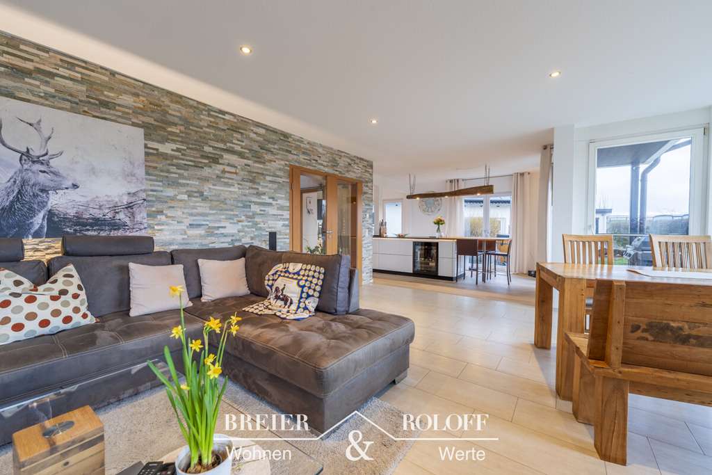 Immobilie in Apelern - Einziehen. Ankommen. Genießen. – Traumhaus mit Wellnessgarten und Weitblick in Lyhren - Bild 4