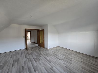 Helle renovierte 2-Zimmer-Wohnung mit Küche und neuem  Bad in Linz am Rhein