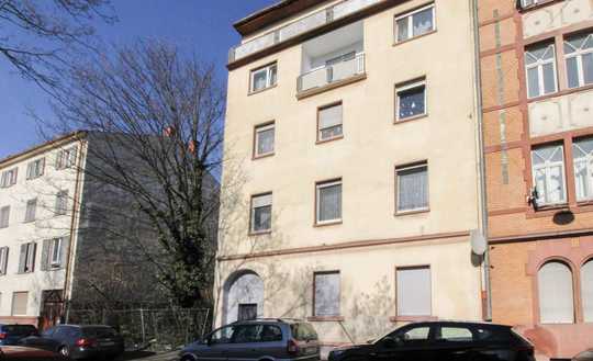 Schön geschnittene 4 Zimmer Wohnung mit 2 Balkonen in zentraler Lage