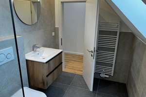 Frisch sanierte 3-Zi.-DG-Wohnung mit EBK in Hannover-Ledeburg – 30419 Ledeburg, Hannover – Vorschaubild 2