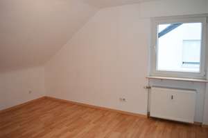 Schöne 2-Zimmer-DG-Wohnung in gutem Zustand mit Garage – Die vollständige Adresse der Immobilie erhältst du vom Anbieter., 76149 Neureut, Karlsruhe – Vorschaubild 3