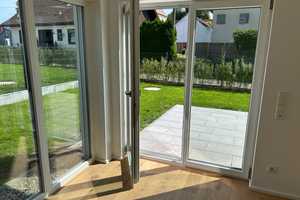 Exklusive Doppelhaushälfte mit schönem Garten, Alu-Carport und Grundwasser-Wärmepumpe – Wiesenweg 1, 85434 Erding (Kreis) – Vorschaubild 8