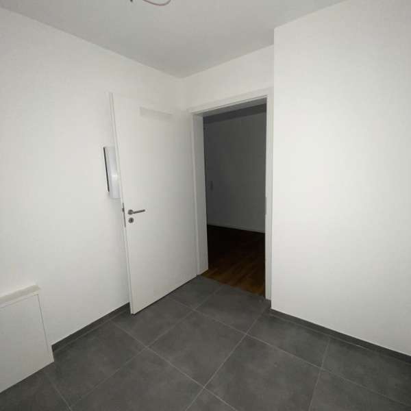*** Energieeffizienter Neubau mit 6 Wohnungen - Terrassen und Balkone mit Aussicht ins Grüne ***