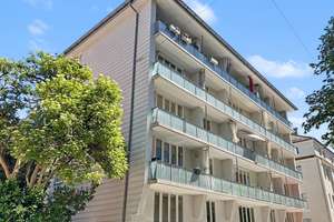 Im Herzen der Maxvorstadt! Freie und gut geschnittene 2-Zi-ETW mit Südloggia und Denkmalschutz – Die vollständige Adresse der Immobilie erhältst du vom Anbieter., 80799 Am alten nördlichen Friedhof, München – Vorschaubild 1