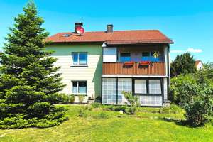 Sie wünschen sich viel Platz? Gepflegtes 2 Fam.-Haus mit Garage und Garten im ruhigen, sonnigen Gr� – Die vollständige Adresse der Immobilie erhältst du vom Anbieter., 97486 Königsberg in Bayern – Vorschaubild 2
