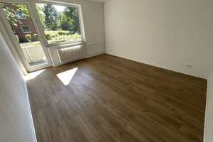 Frisch renovierte 2,5 Zimmer-Wohnung mit Balkon und Tageslichtbad mit Wanne – 23554 Sankt Lorenz Nord, Lübeck – Vorschaubild 2