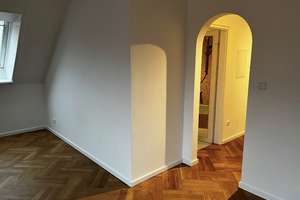 Lebendig wohnen in Neuhausen: 1,5-Zimmer-Dachgeschosswohnung mit Balkon – Nibelungenstraße 49A, 80639 Nymphenburg, München – Vorschaubild 3