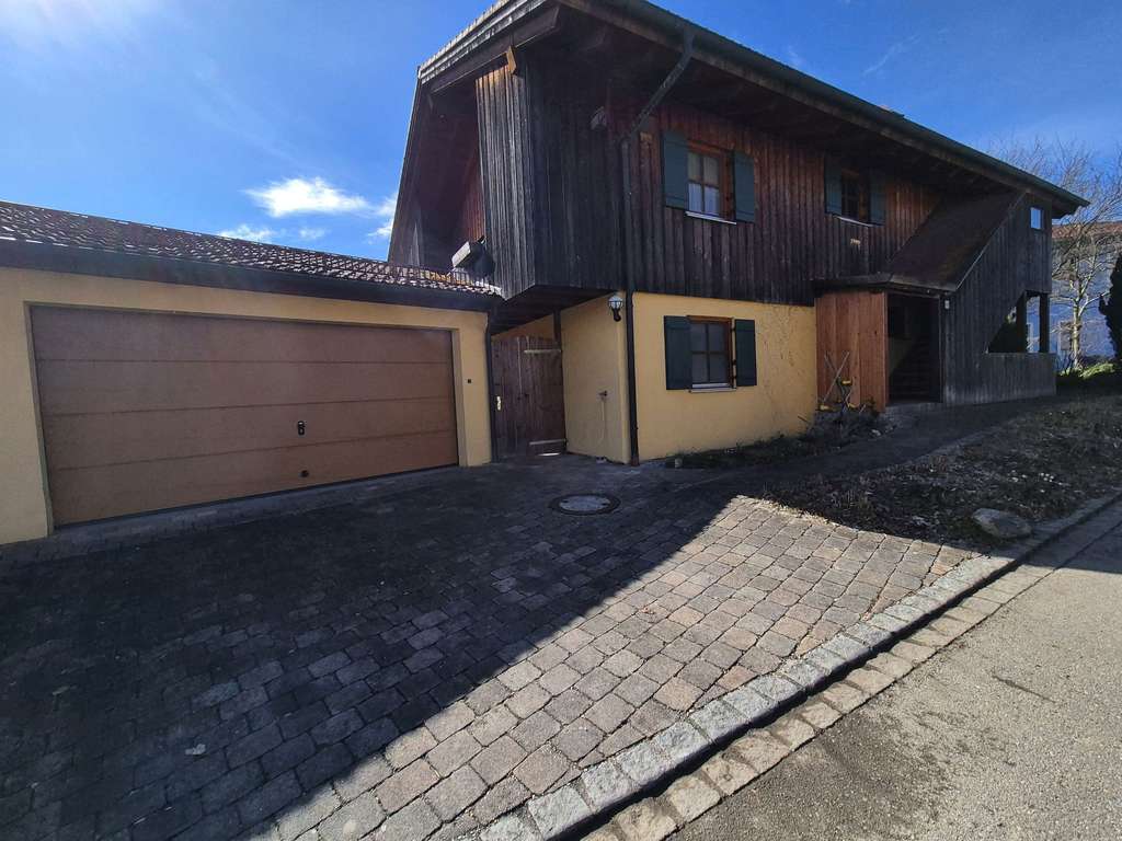 Immobilie in Amerang - Viel Platz für Ihre Zukunft: Regionales Holzhaus mit separater Einliegerwohnung in Amerang - Bild 2