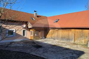 RESERVIERT!
ÄLTERES EINFAMILIENHAUS MIT DOPPELGARAGE UND NEBENGEBÄUDE – Die vollständige Adresse der Immobilie erhältst du vom Anbieter., 94474 Vilshofen an der Donau – Vorschaubild 2