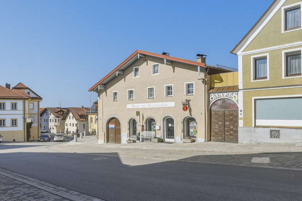 Immobilie in Untergriesbach - Historisches Wohn- und Geschäftshaus mit viel Potential im Baudenkmal Ensemble Markt Untergriesbach - Bild 0