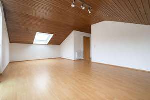 Attraktive 2-Zimmer-Dachgeschoss-Wohnung mit Balkon und Weinbergblick – Die vollständige Adresse der Immobilie erhältst du vom Anbieter., 70329 Rohracker, Stuttgart – Vorschaubild 3