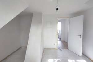 4-Zimmer-DG-Wohnung (3. OG) in Gelsenkirchen-Mitte ab sofort zu vermieten!