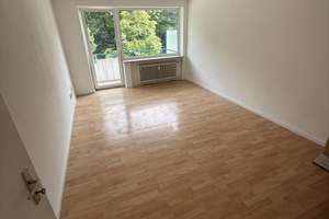 Frisch renovierte 2-Zimmer-Wohnung mit Süd-Balkon, Einbauküche und Tiefgaragenstellplatz in Obergies – Werinherstrasse 69, 81541 Obergiesing, München – Vorschaubild 2
