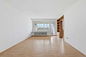 Frei für Ihre Pläne! Helle 2-Zimmer Wohnung mit Loggia – Die vollständige Adresse der Immobilie erhältst du vom Anbieter., 93051 Großprüfening-Dechbetten-Königswiesen, Regensburg – Vorschaubild 3