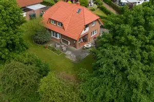 EINZIEHEN UND WOHLFÜHLEN. FAMILIENTRAUM MIT SONNIGEM GARTEN UND HOHER PRIVATSPHÄRE. – Ammerland (Kreis) – Vorschaubild 12