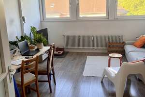 ** 3 ZIMMER DACHGESCHOSS WOHNUNG FÜR SPORTLICHE - WG GEEIGNET, SANIERTER ALTBAU NÄHE FÜRSTENPLATZ**