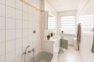 Charmante 4-Zimmer-Wohnung mit großem Ruhe-Balkon in Feldmoching-Hasenbergl – Die vollständige Adresse der Immobilie erhältst du vom Anbieter., 80933 Lerchenau-Ost, München – Vorschaubild 6