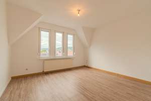 Attraktive und renovierte 3 Zi Whg. mit ausbaufähiger Galerie und schönem Blick auf die Weinberge – Raichbergstraße 11, 70329 Obertürkheim (Ortsteil), Stuttgart – Vorschaubild 10