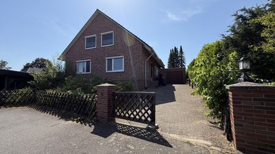 Zweifamilienhaus mit viel Platz und Baugrundstück!