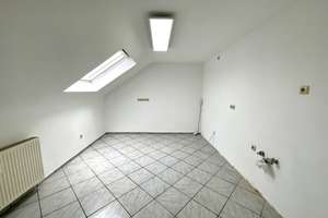 schöne Dachgeschosswohnung 
im 2. OG mit Garage und Gartenmitbenutzung 
in Nürnberg-Großreuth – Die vollständige Adresse der Immobilie erhältst du vom Anbieter., 90431 Großreuth bei Schweinau, Nürnberg – Vorschaubild 6