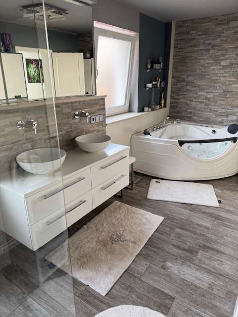 Immobilie in Markt Schwaben - KOPIE - Exklusiver Bungalow mit Pool, Lounge und luxuriöser Ausstattung – provisionsfrei - Bild 0