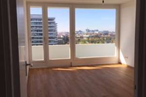 2-Zimmer-Wohnung im 12. OG mit umlaufendem Balkon und traumhaftem Blick über München – Rümannstraße 61, 80804 Am Luitpoldpark, München – Vorschaubild 2