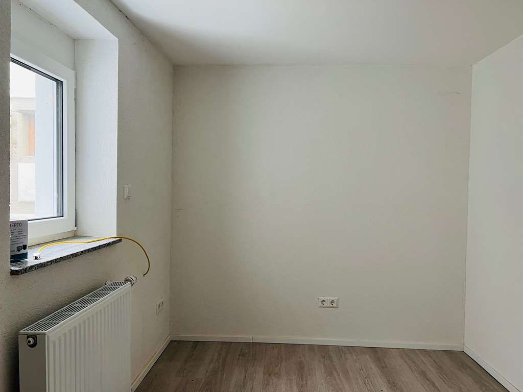 Immobilie in Horb am Neckar - Teilsaniertes Einfamilien-/Mehrgenerationenhaus mit Terrasse, Garage und zusätzlichem Waldgrundstück - Bild 3