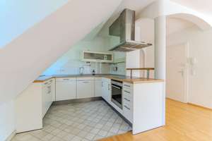 Eingebettet im Grünen – stilvolle 3-Zimmer-Dachgeschosswohnung mit Südterrasse – Die vollständige Adresse der Immobilie erhältst du vom Anbieter., 81827 Waldtrudering, München – Vorschaubild 8