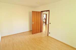 Seltene Gelegenheit: Helle 2,5-Zi. -Wohnung, 2 Balkonen, TG-Stellplatz, EBK, in S - Riedenberg, frei – Die vollständige Adresse der Immobilie erhältst du vom Anbieter., 70619 Riedenberg, Stuttgart – Vorschaubild 3
