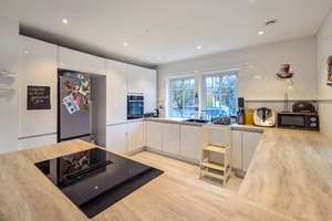 Holzhaus (A+) von 2017 mit 5 Zi. (161m² Wfl.) & Komfort: Fussbodenh., Lüftung, Wärmepumpe & Wallbox – Die vollständige Adresse der Immobilie erhältst du vom Anbieter., 51375 Schlebusch, Leverkusen – Vorschaubild 5