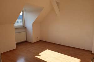Gut geschnittene 3-Raum KDB-Wohnung im DG – Huttropstr. 52, 45138 Huttrop, Essen – Vorschaubild 2