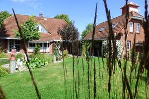 ROTKLINKER-ENSEMBLE MIT KL. ELW & MIT UNEINSEHB. GARTEN! DO-GARAGE F. OLDTIMERFREUNDE! WOMO STELLPL. – Bad Doberan (Kreis) – Vorschaubild 1