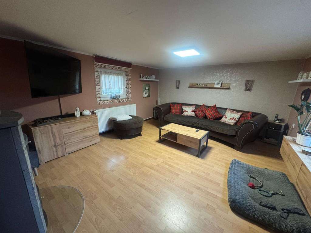 Immobilie in Hohenahr - Einfamilienhaus mit Scheune in Hohenahr - Bild 2