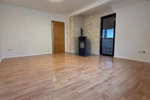 Großzügige, frisch renovierte Maisonette-Wohnung mit 5 Zimmern, 3 Bädern & Balkon – Bahnhofstraße 5, 97450 Arnstein – Vorschaubild 1