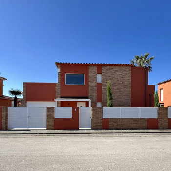 Ausgezeichnetes Haus mit privatem Pool in sehr ruhiger Lage in Sant Pere Pescador.