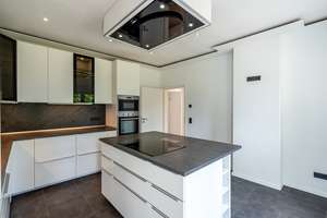 Exklusiv modernisierte Altbauvilla mit großzügigem Grundstück und stilvollen Ausstattungsdetails – Die vollständige Adresse der Immobilie erhältst du vom Anbieter., 23858 Reinfeld (Holstein) – Vorschaubild 14