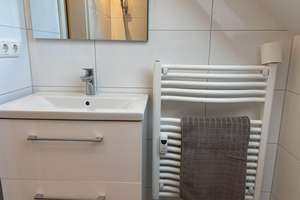 Dachgeschosswohnung löffelfertig 1ZiKüDB mit Einbauküche, voll möbliert – Mühlenbroicher Weg 143, 40472 Rath, Düsseldorf – Vorschaubild 7