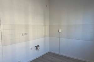 Schöne Familien-Wohnung mit viel Platz - mit Aufzug, Balkon und Wannenbad! – Ahrenshooper Straße 12, 13051 Neu-Hohenschönhausen, Berlin – Vorschaubild 7